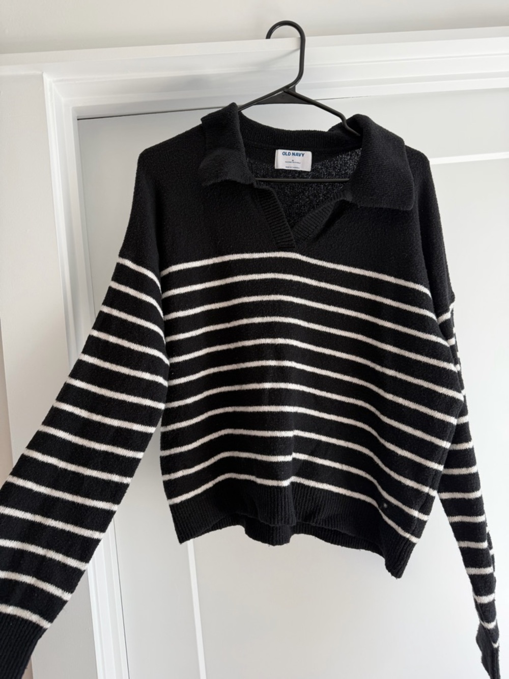 Old Navy Black & White Striped V-Neck Collared Sweater